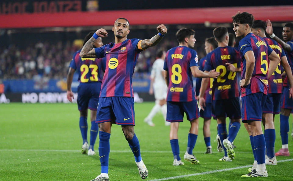 巴萨焦虑!拉菲尼亚失去状态,困境将至