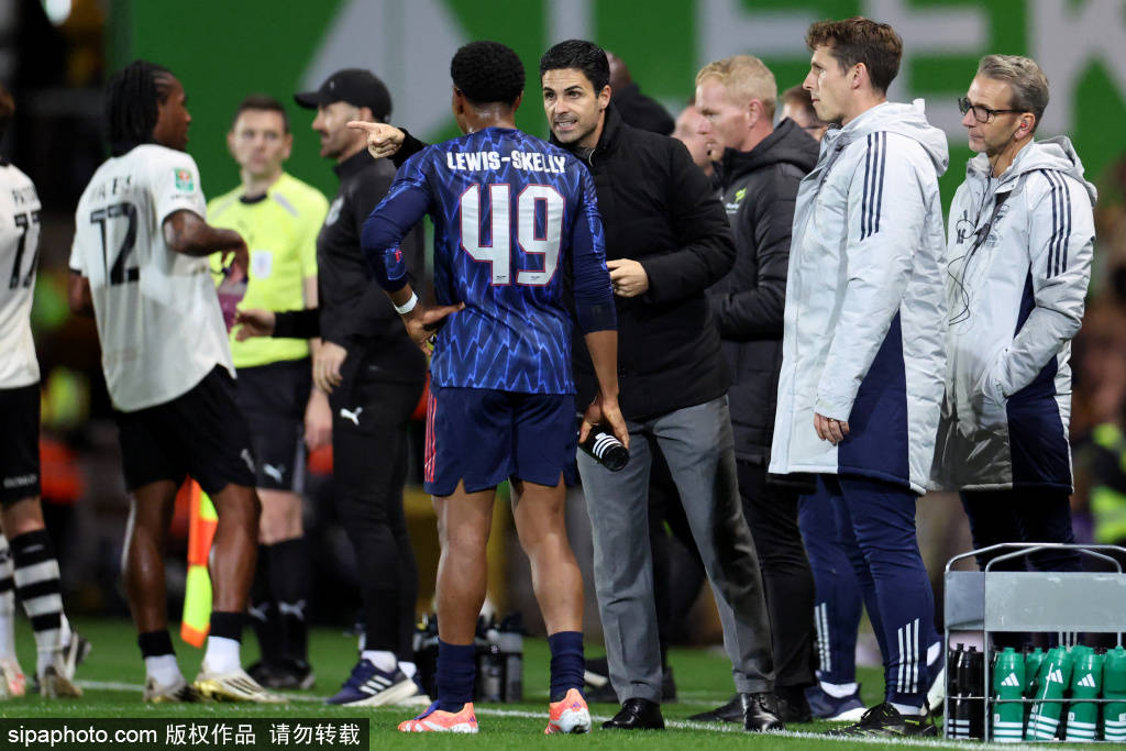 阿森纳欧冠特训引回久违朱勒斯:他在英乙的短暂经历与重聚的意义